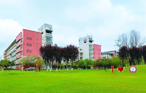 英德电子商务专业的大学